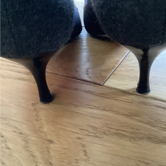 Manolo Blahnik Grey and black snake skin, cap toe studded heels - Picture 7 of 9